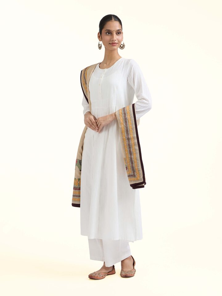 Side view of beige tussar silk kantha embroidered dupatta highlighting natural texture