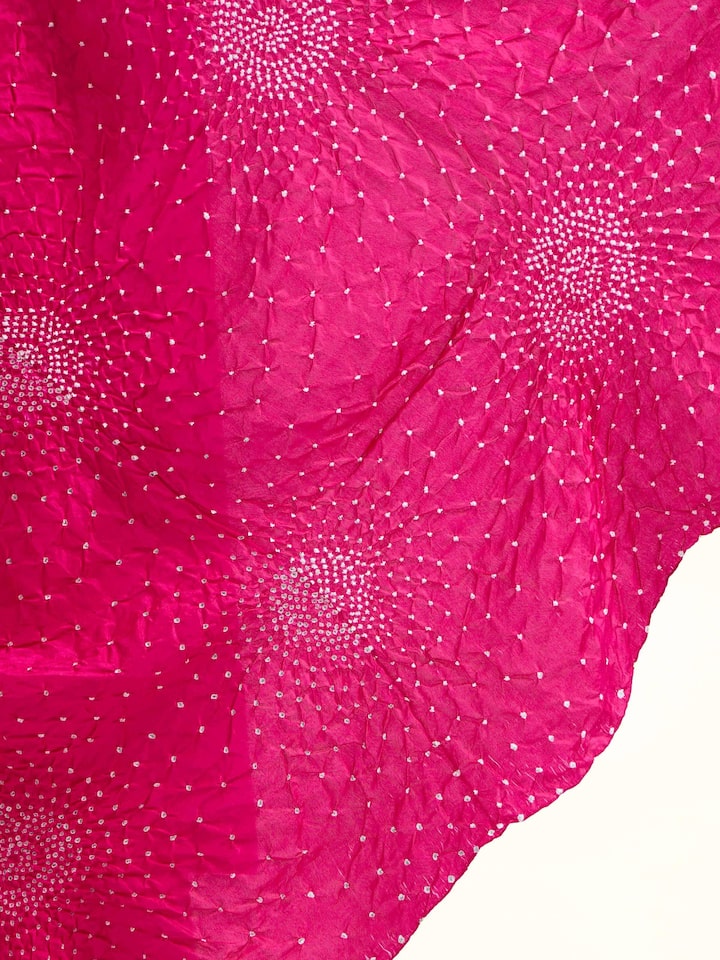 detail view of pink bandhani tie and dye dupatta pattern