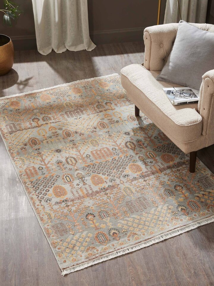 Distressed Transitional Silver Agra Wool & Viscose Hand-Knotted Carpet