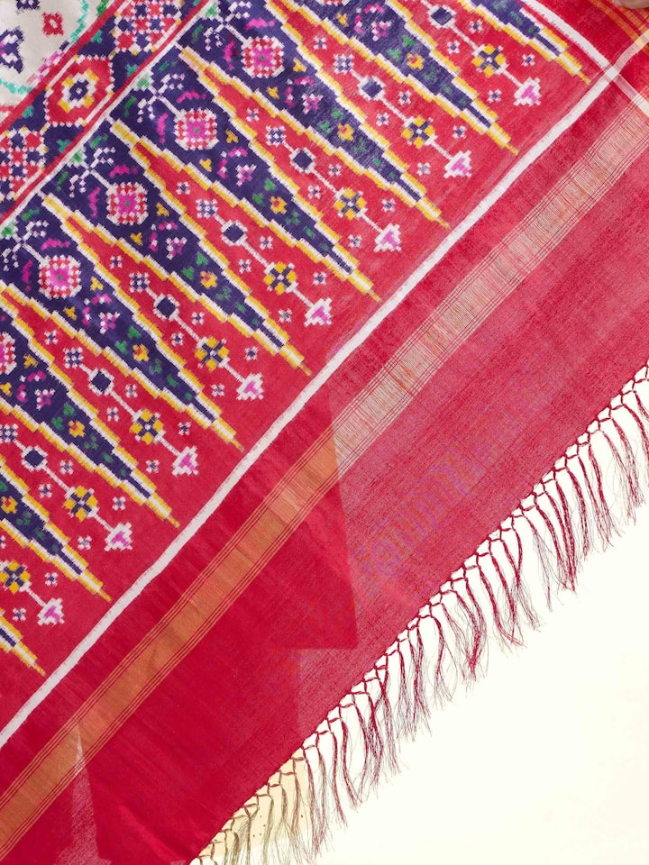 detail view of patan patola handloom silk dupatta pattern