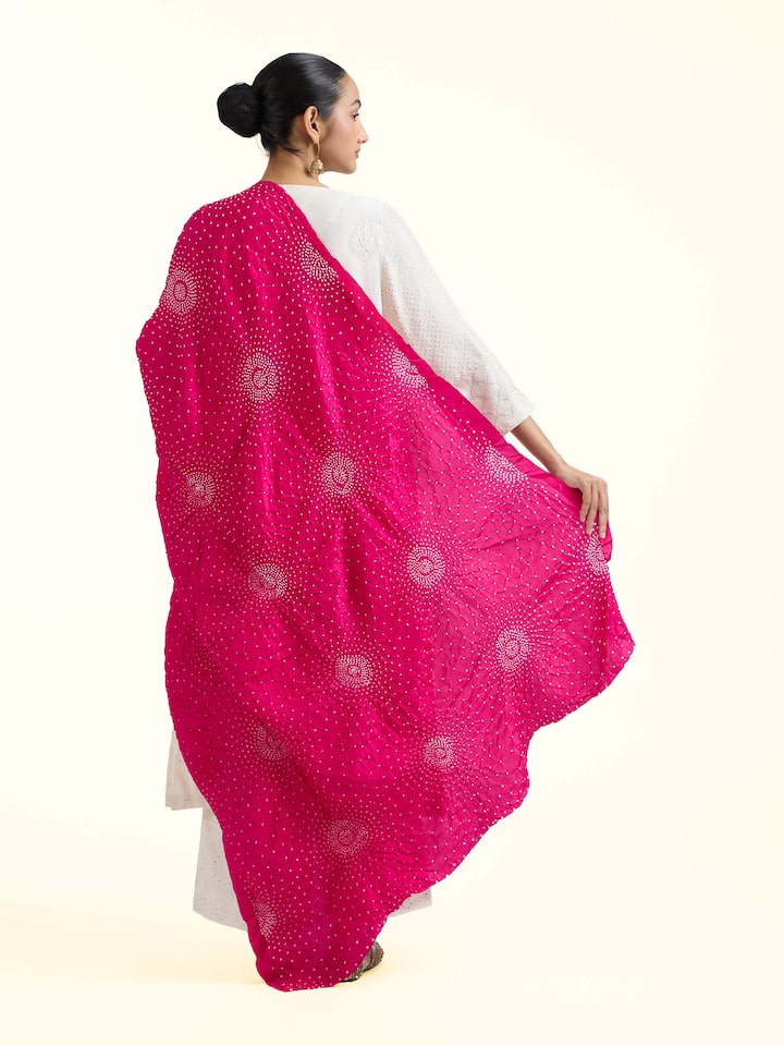 back view of pink bandhani tie and dye dupatta