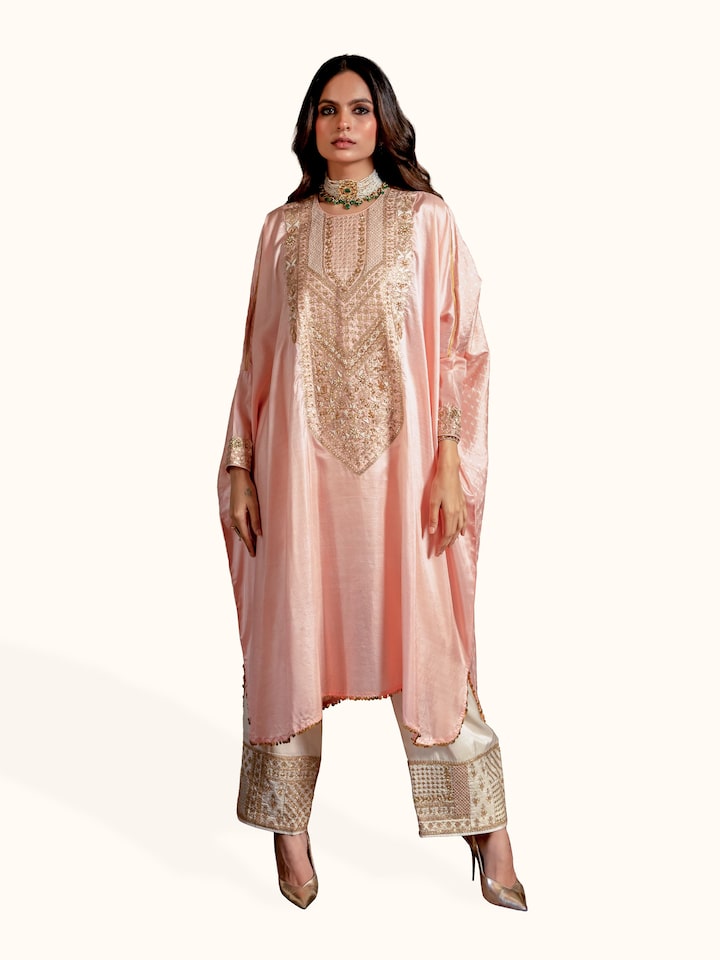 Front view of the Blush Pink Silk Hand Embroidered Bandhani Kurta Set (2 Pcs)